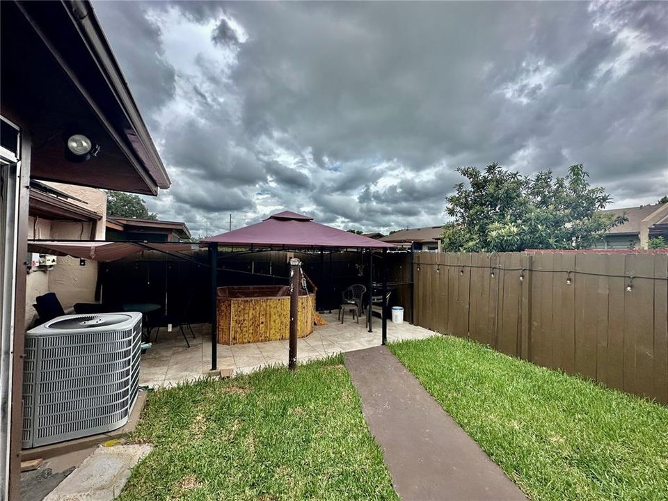 For Sale: $298,000 (2 beds, 2 baths, 1003 Square Feet)