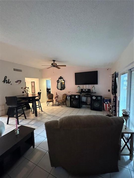 Active With Contract: $284,900 (2 beds, 2 baths, 1003 Square Feet)