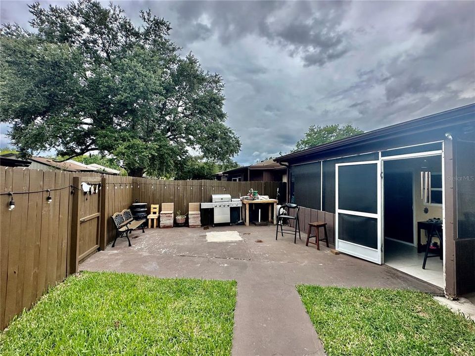 For Sale: $298,000 (2 beds, 2 baths, 1003 Square Feet)