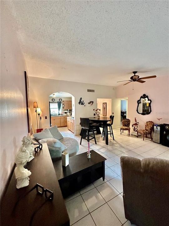 For Sale: $298,000 (2 beds, 2 baths, 1003 Square Feet)