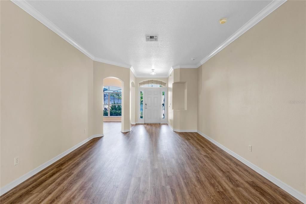 foyer/Formal Sitting Area