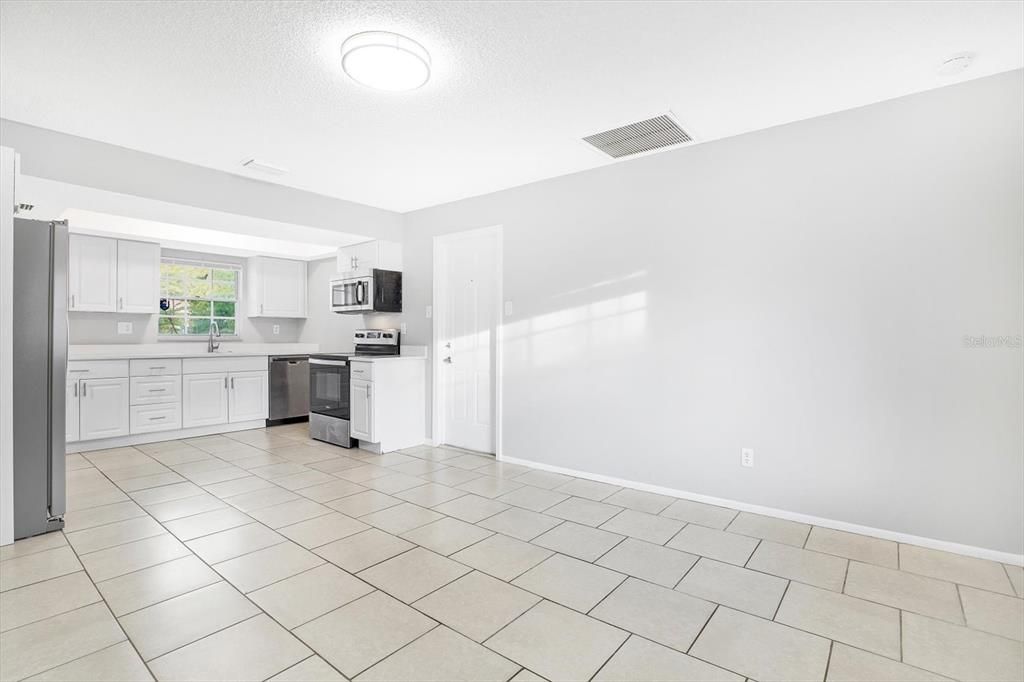 For Sale: $340,000 (3 beds, 2 baths, 1644 Square Feet)