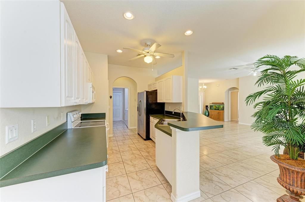 For Sale: $370,000 (3 beds, 2 baths, 1729 Square Feet)