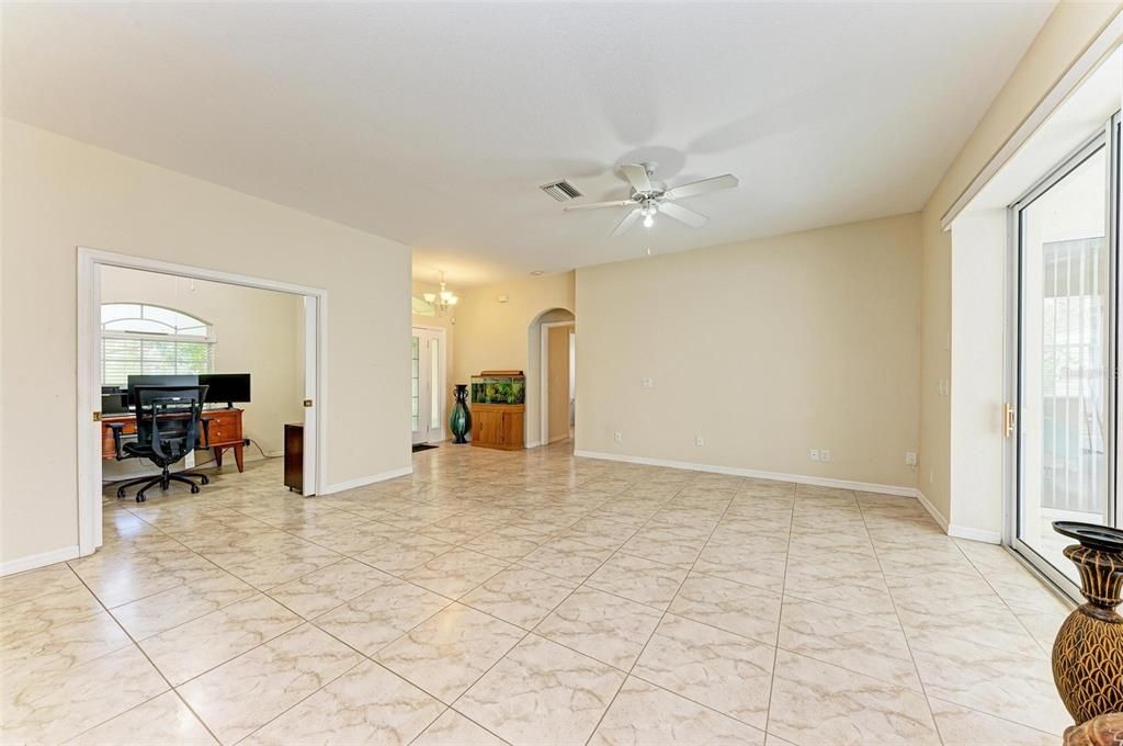 For Sale: $370,000 (3 beds, 2 baths, 1729 Square Feet)