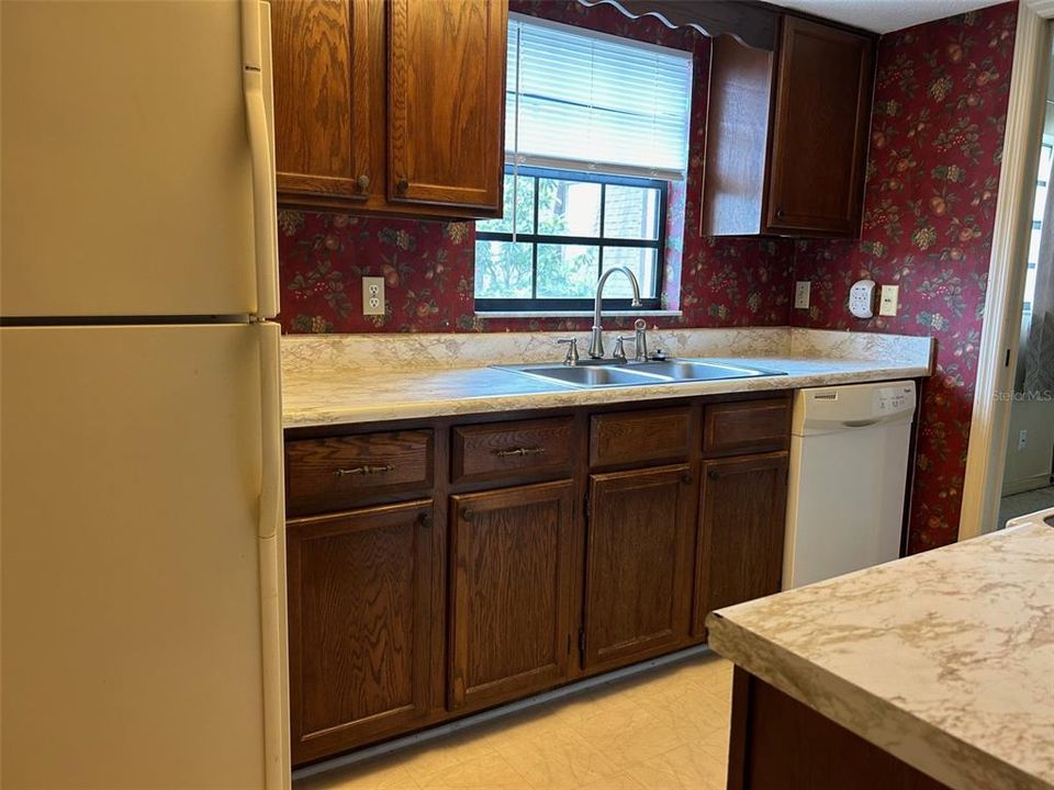 For Sale: $99,500 (3 beds, 2 baths, 1413 Square Feet)
