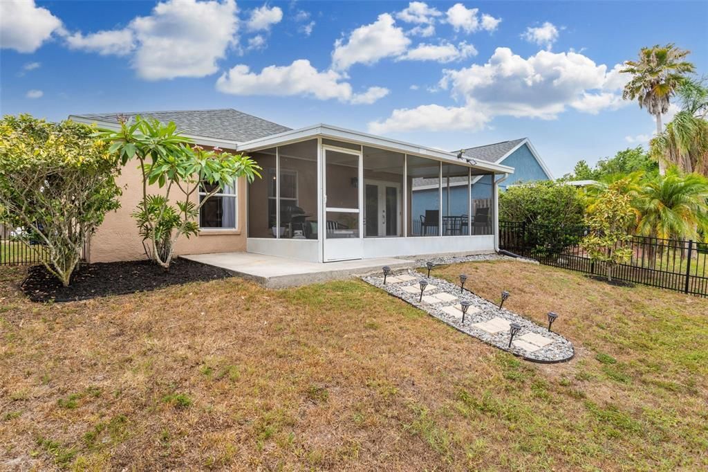Active With Contract: $400,000 (4 beds, 2 baths, 1381 Square Feet)