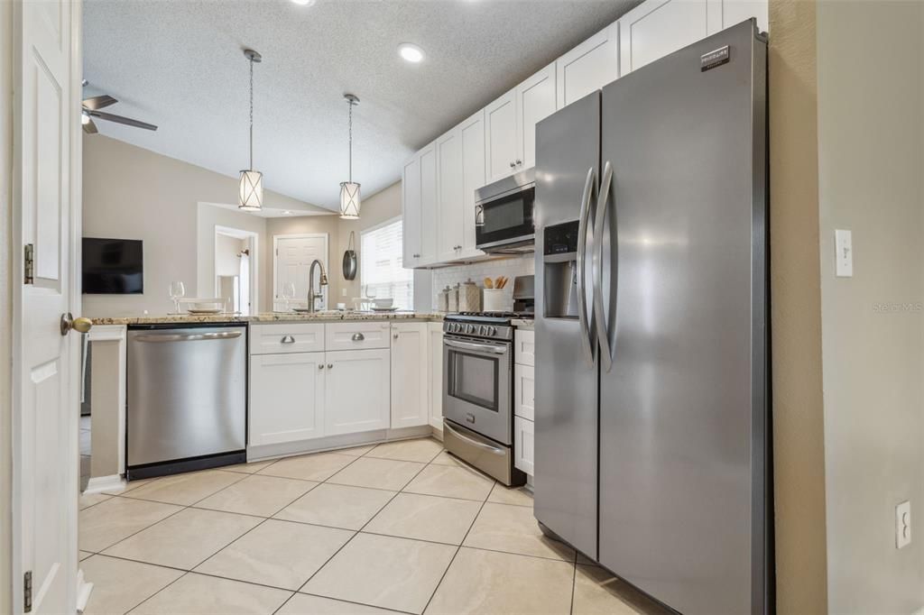 Active With Contract: $400,000 (4 beds, 2 baths, 1381 Square Feet)