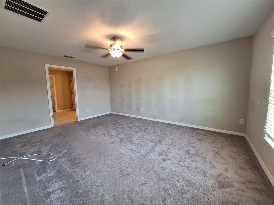 For Rent: $2,596 (4 beds, 2 baths, 1939 Square Feet)