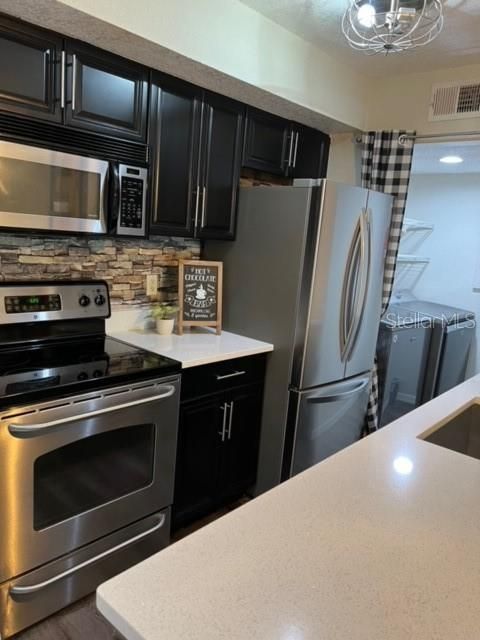 For Rent: $1,950 (2 beds, 2 baths, 948 Square Feet)