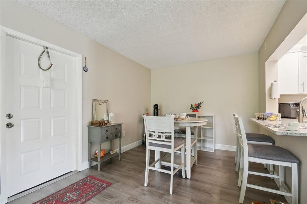 Active With Contract: $219,900 (2 beds, 2 baths, 1060 Square Feet)