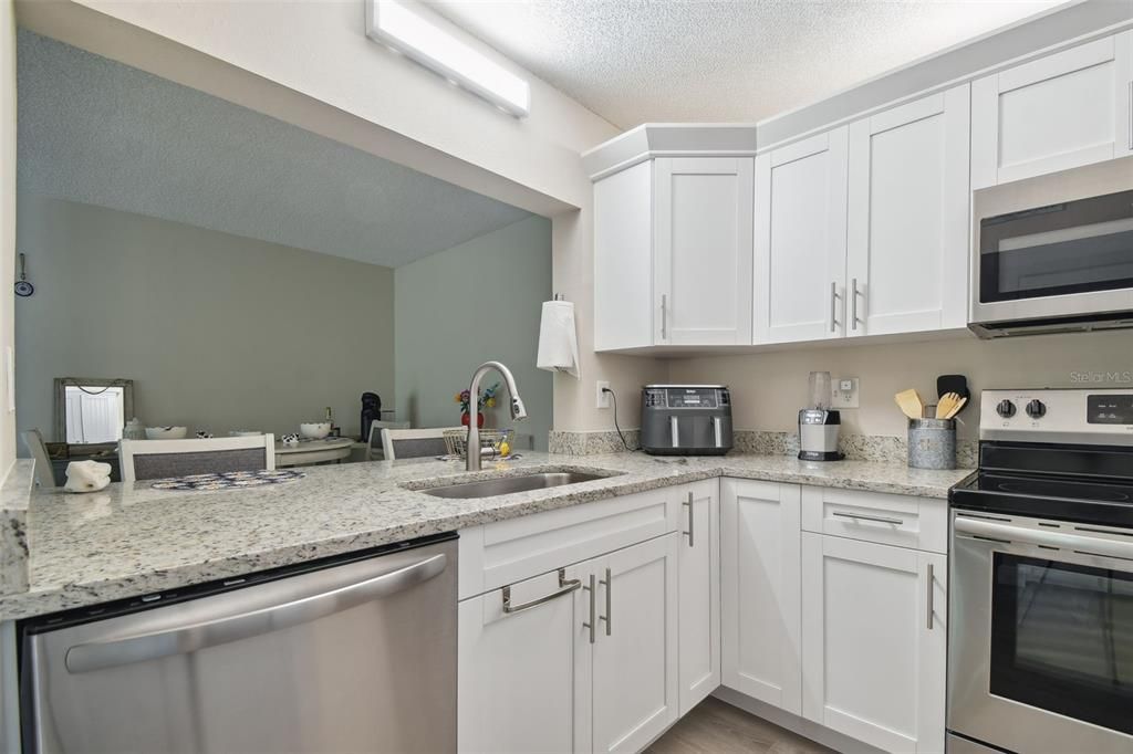 Active With Contract: $219,900 (2 beds, 2 baths, 1060 Square Feet)