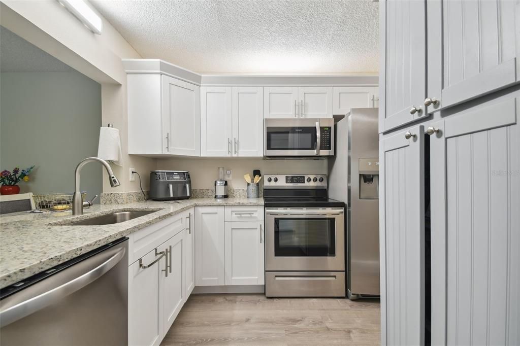 Active With Contract: $219,900 (2 beds, 2 baths, 1060 Square Feet)