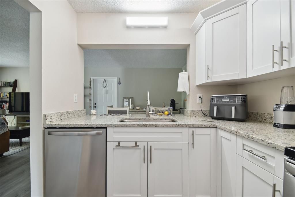 Active With Contract: $219,900 (2 beds, 2 baths, 1060 Square Feet)