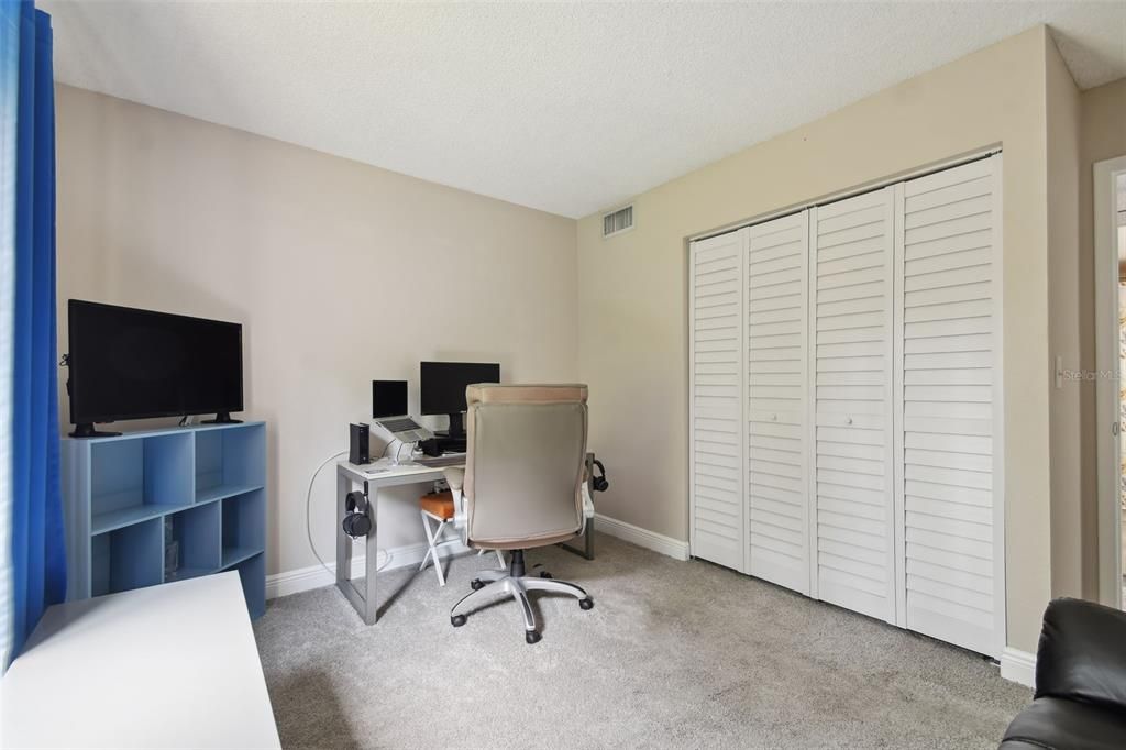 Active With Contract: $219,900 (2 beds, 2 baths, 1060 Square Feet)