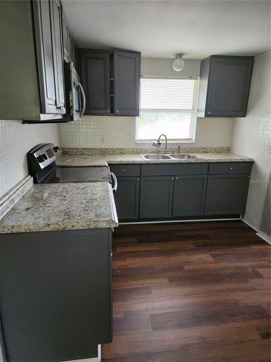 For Sale: $219,900 (3 beds, 1 baths, 1108 Square Feet)