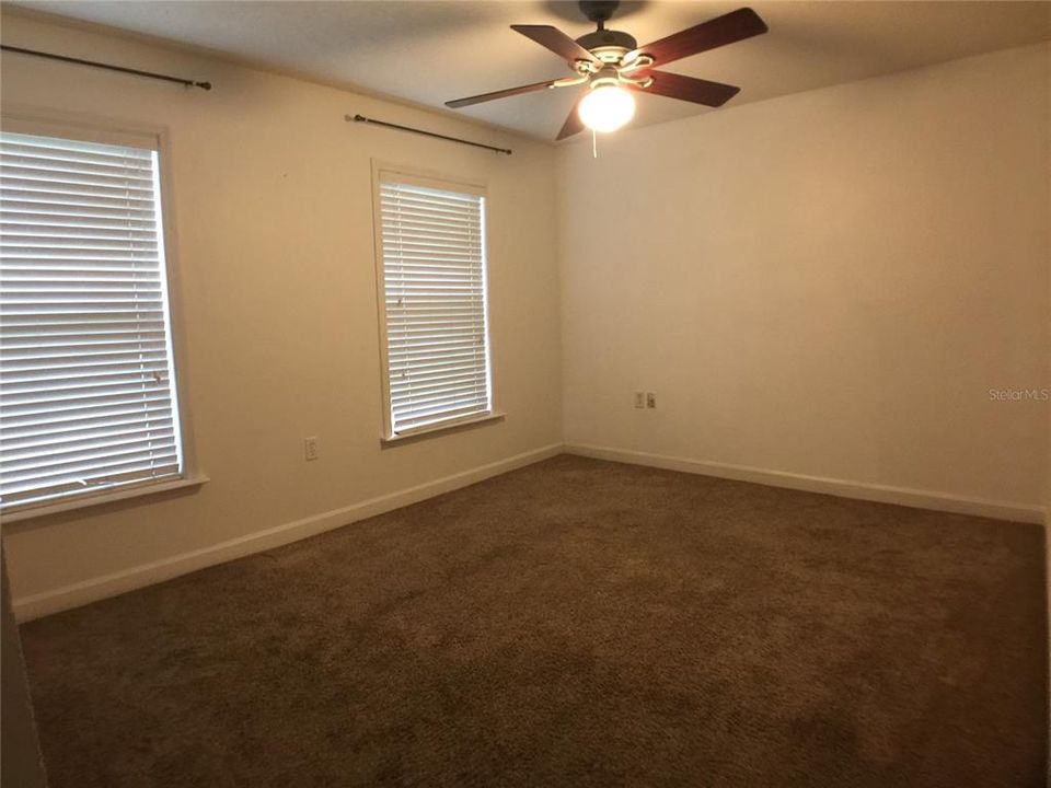 For Rent: $1,950 (4 beds, 2 baths, 1192 Square Feet)