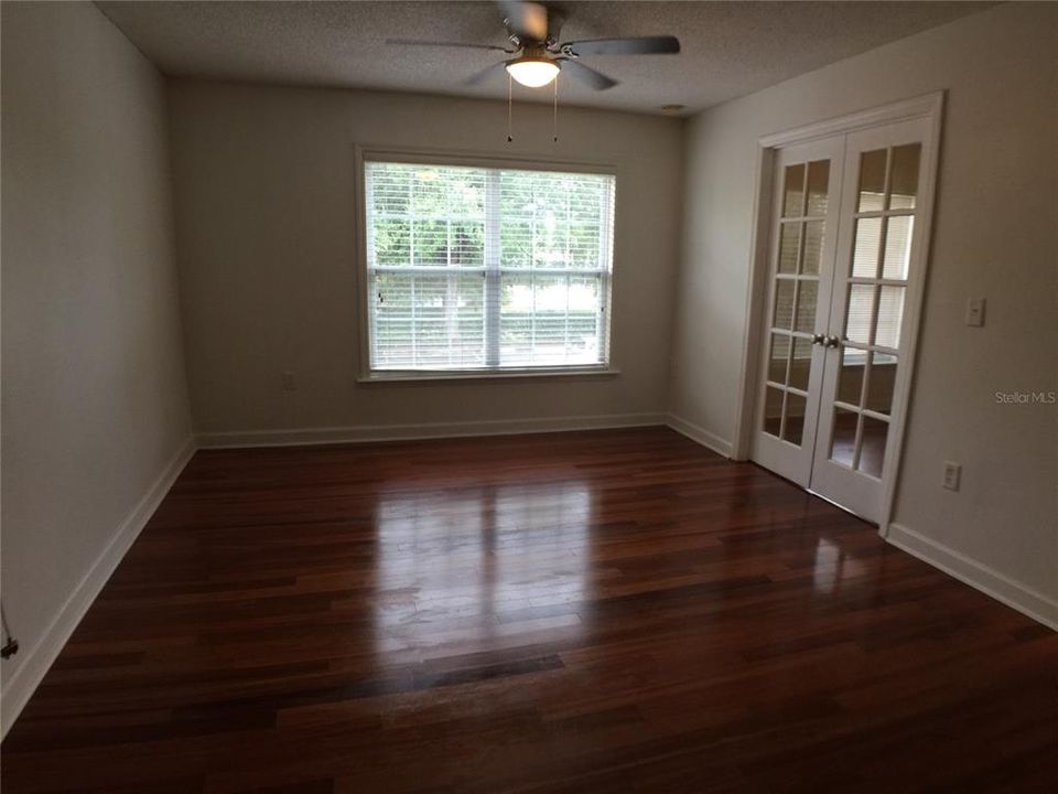 For Rent: $1,950 (4 beds, 2 baths, 1192 Square Feet)