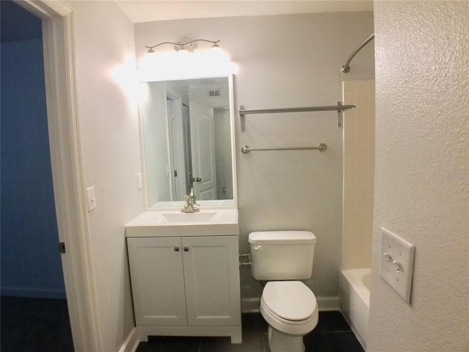 For Rent: $1,950 (4 beds, 2 baths, 1192 Square Feet)