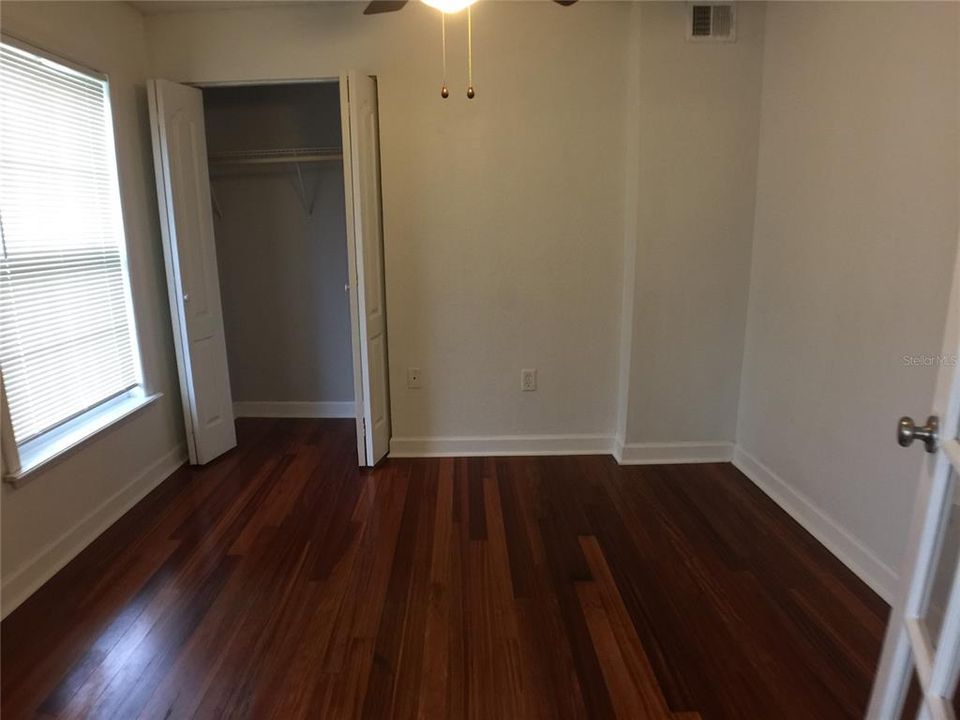 For Rent: $1,950 (4 beds, 2 baths, 1192 Square Feet)