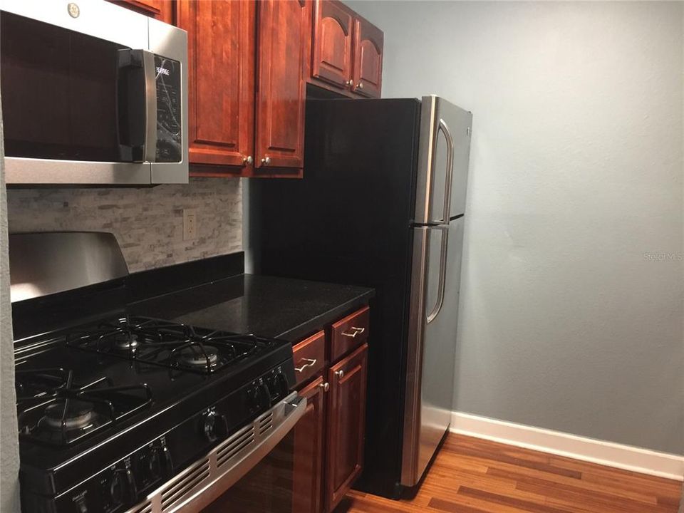 For Rent: $1,950 (4 beds, 2 baths, 1192 Square Feet)