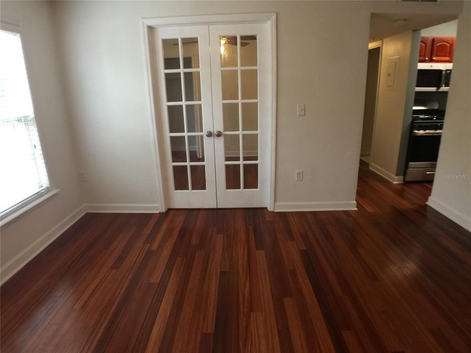 For Rent: $1,950 (4 beds, 2 baths, 1192 Square Feet)