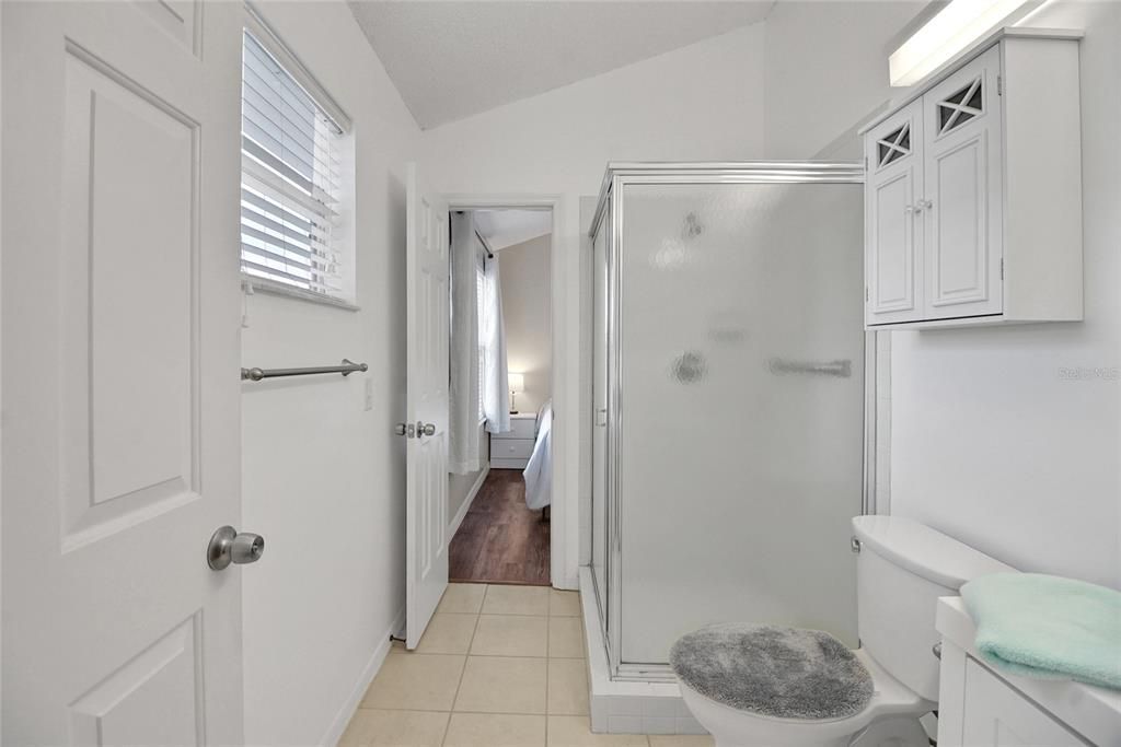 Active With Contract: $239,900 (2 beds, 1 baths, 958 Square Feet)