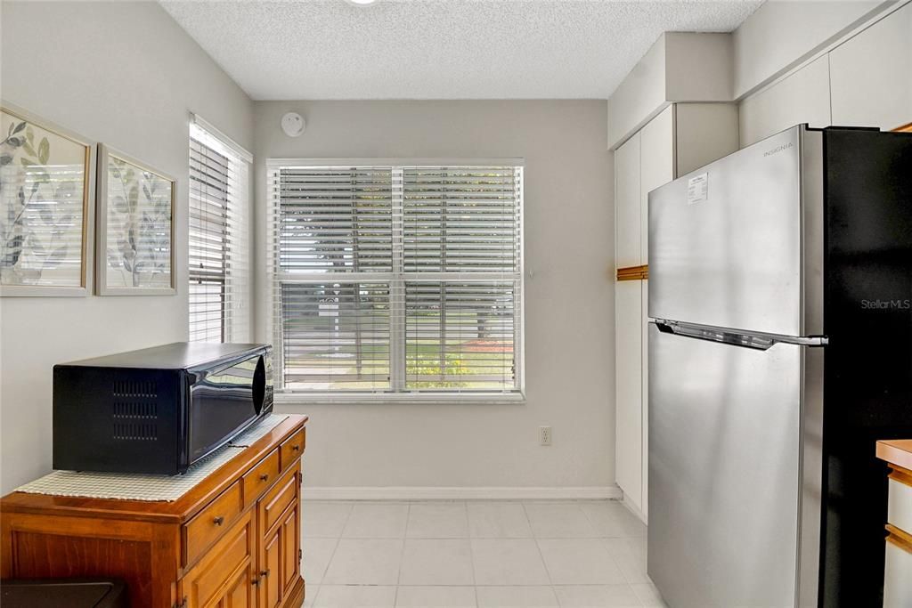 Active With Contract: $239,900 (2 beds, 1 baths, 958 Square Feet)