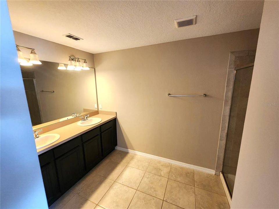 For Rent: $2,300 (3 beds, 2 baths, 1548 Square Feet)
