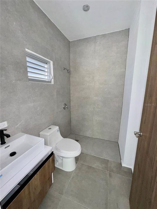 En Venta: $475,000 (2 camas, 2 baños, 1100 Pies cuadrados)