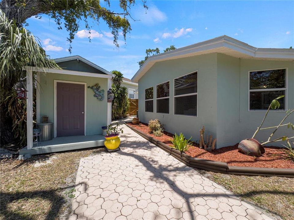 For Sale: $545,000 (2 beds, 2 baths, 1313 Square Feet)