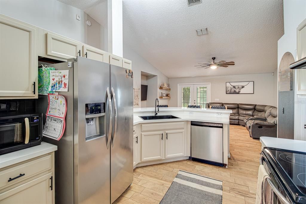 For Sale: $344,900 (3 beds, 2 baths, 1640 Square Feet)