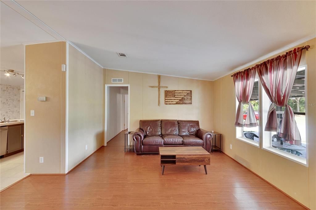 For Sale: $415,900 (3 beds, 2 baths, 1404 Square Feet)