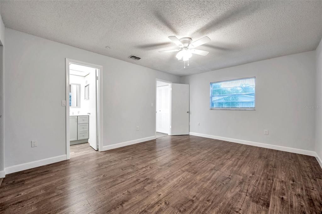 For Sale: $140,000 (1 beds, 1 baths, 779 Square Feet)