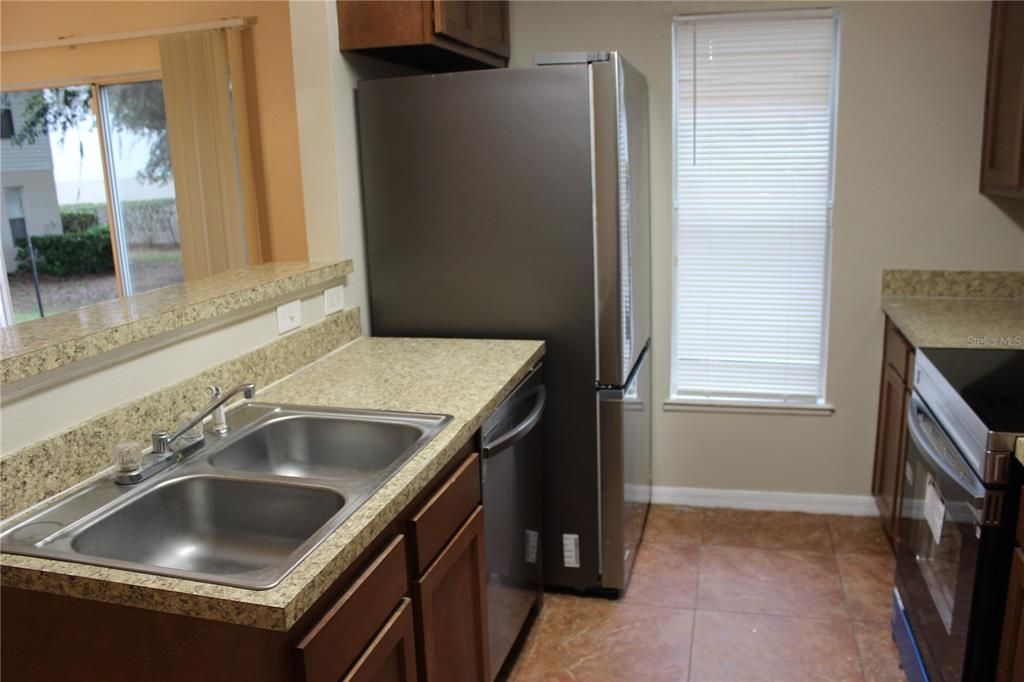 Active With Contract: $1,950 (3 beds, 2 baths, 1670 Square Feet)