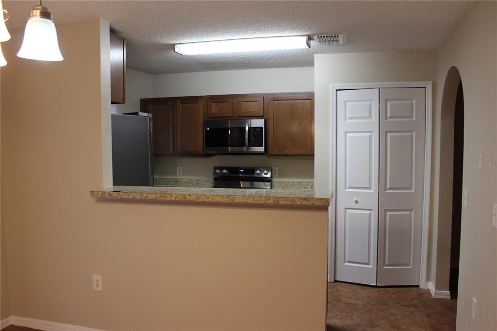 Active With Contract: $1,950 (3 beds, 2 baths, 1670 Square Feet)