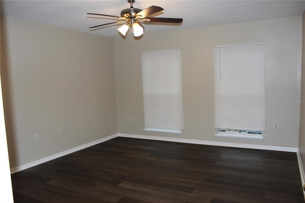 Active With Contract: $1,950 (3 beds, 2 baths, 1670 Square Feet)