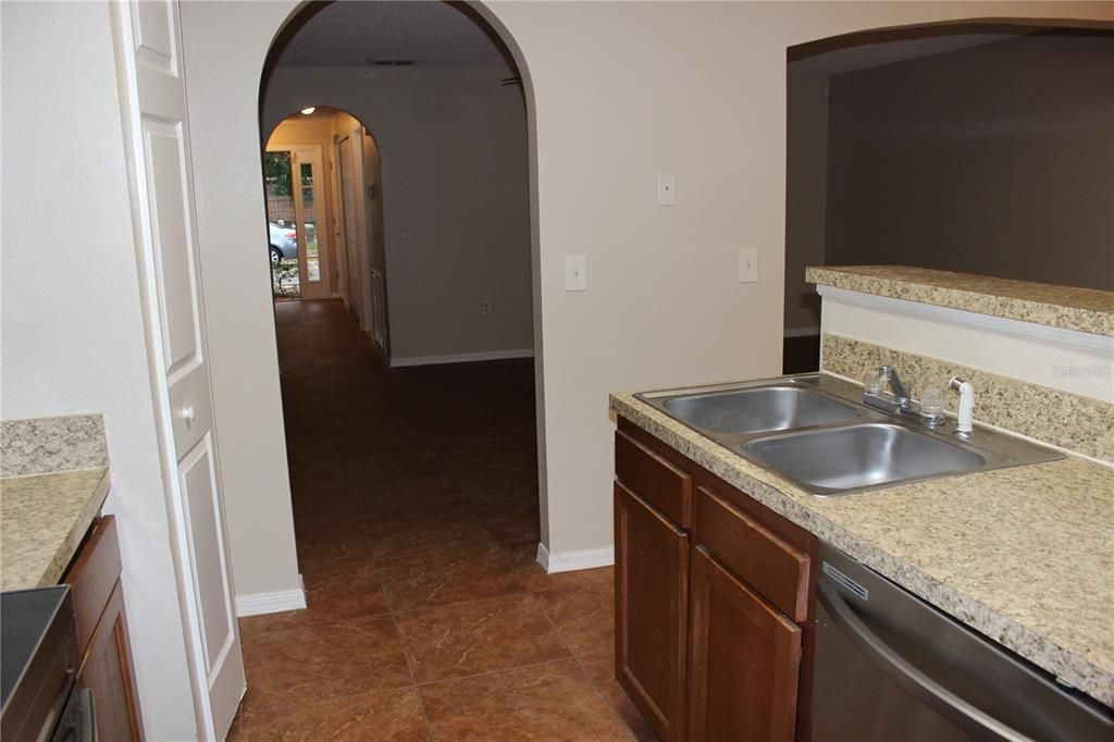 Active With Contract: $1,950 (3 beds, 2 baths, 1670 Square Feet)