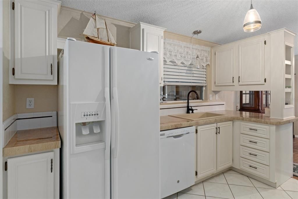 Active With Contract: $208,000 (2 beds, 2 baths, 1313 Square Feet)