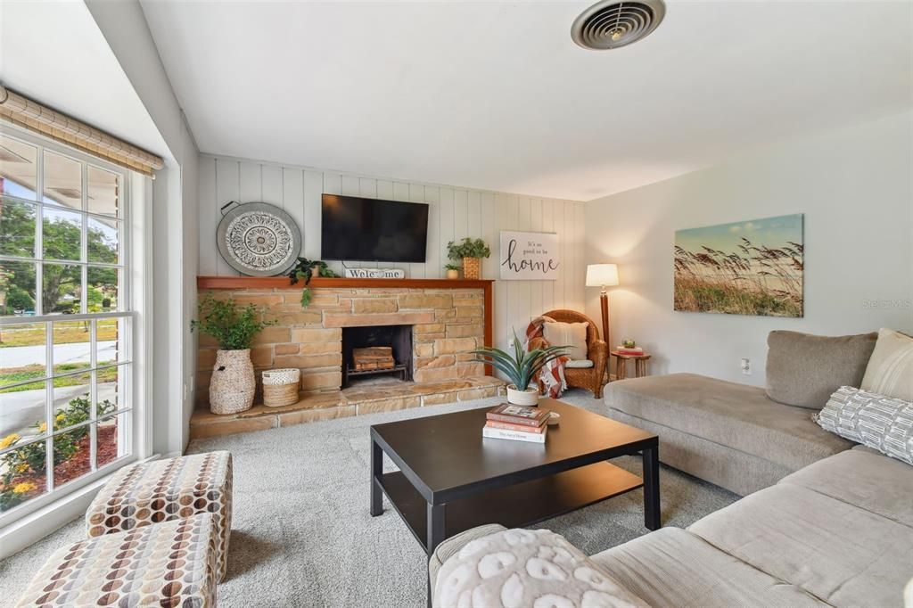 For Sale: $479,500 (2 beds, 2 baths, 1336 Square Feet)