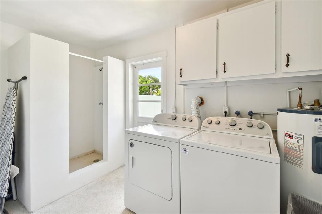 AIR-CONDITIONED LAUNDRY ROOM OFF OF THE GARAGE