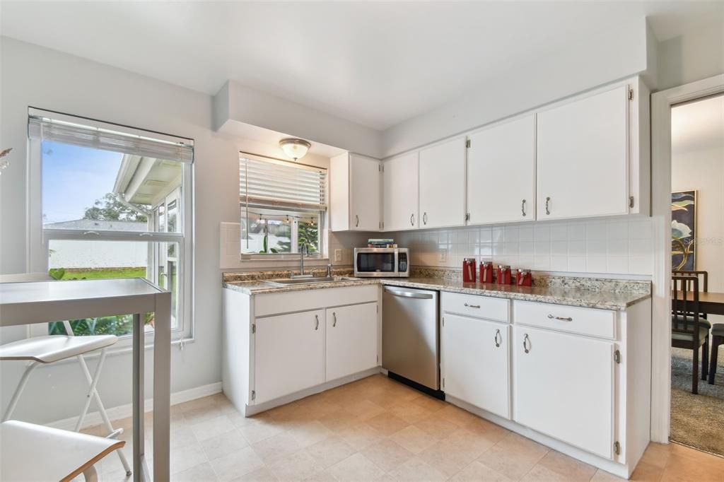 For Sale: $479,500 (2 beds, 2 baths, 1336 Square Feet)