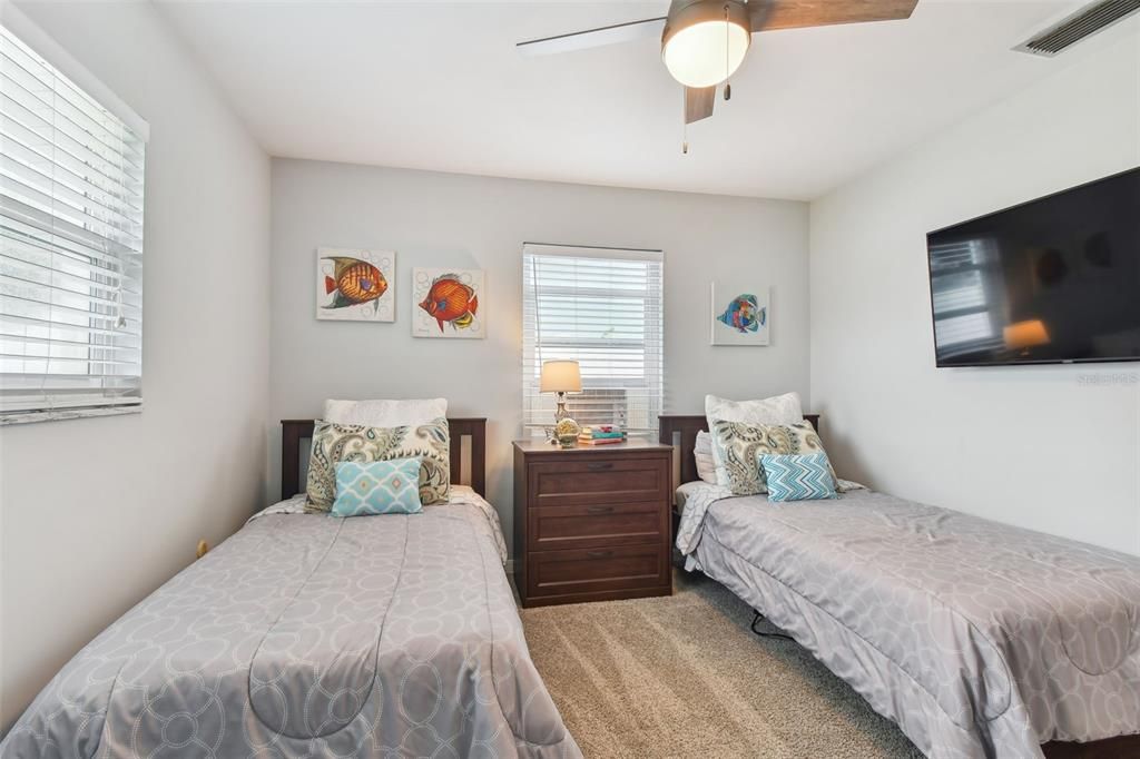 For Sale: $479,500 (2 beds, 2 baths, 1336 Square Feet)