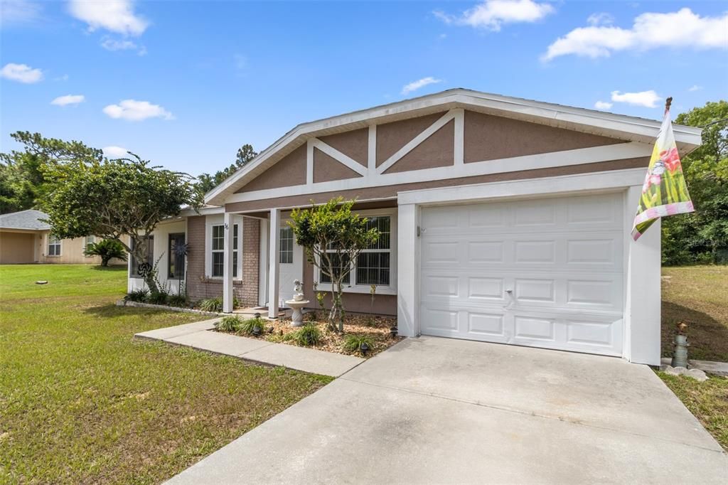 Active With Contract: $189,500 (3 beds, 2 baths, 1072 Square Feet)