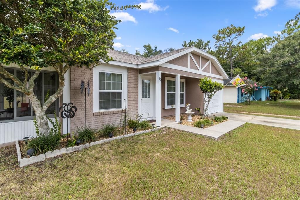 Active With Contract: $189,500 (3 beds, 2 baths, 1072 Square Feet)