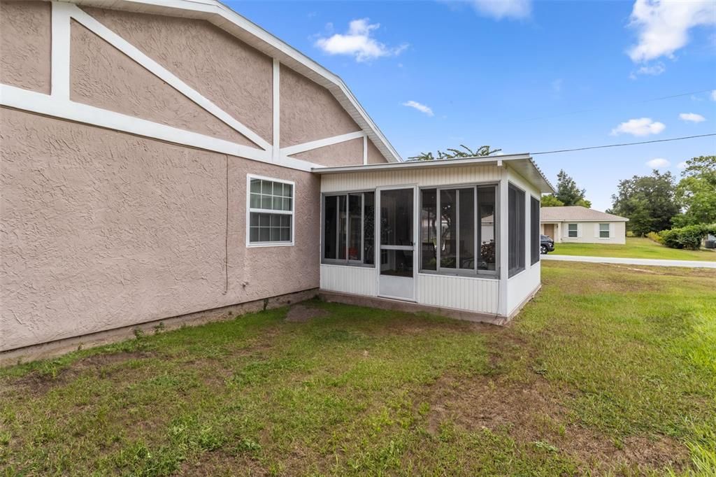 Active With Contract: $189,500 (3 beds, 2 baths, 1072 Square Feet)