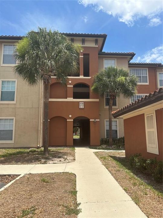 Active With Contract: $1,795 (2 beds, 2 baths, 1073 Square Feet)