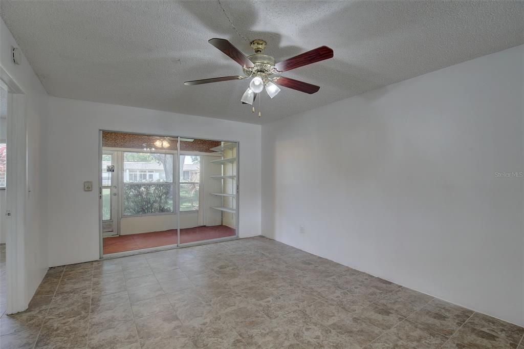 For Sale: $119,900 (2 beds, 1 baths, 805 Square Feet)