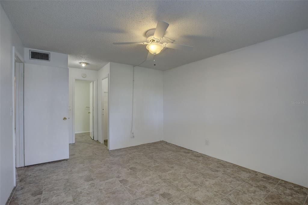 For Sale: $119,900 (2 beds, 1 baths, 805 Square Feet)