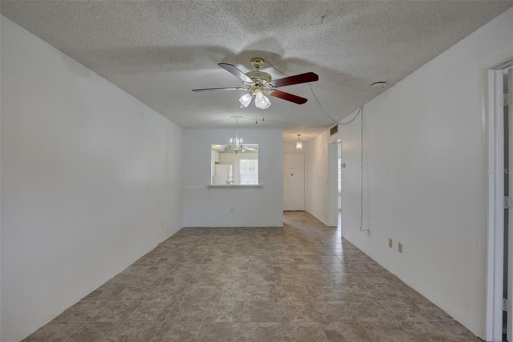 For Sale: $119,900 (2 beds, 1 baths, 805 Square Feet)