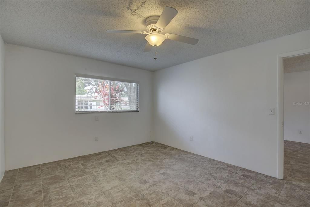 For Sale: $129,000 (2 beds, 1 baths, 805 Square Feet)